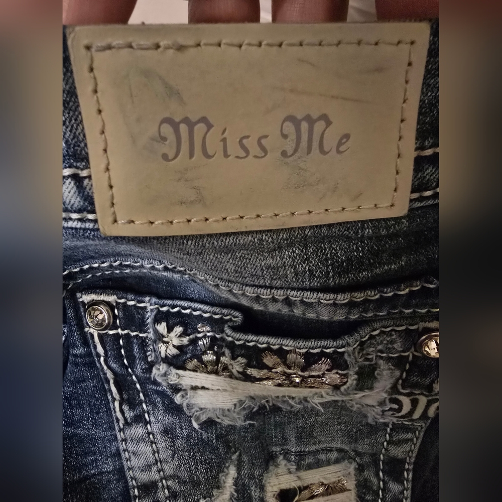 Miss Me Curvy Ankle Skinny Jeans – Size 30 (30x27) | Bling Pockets • Dark Wash - Picture 7 of 9
